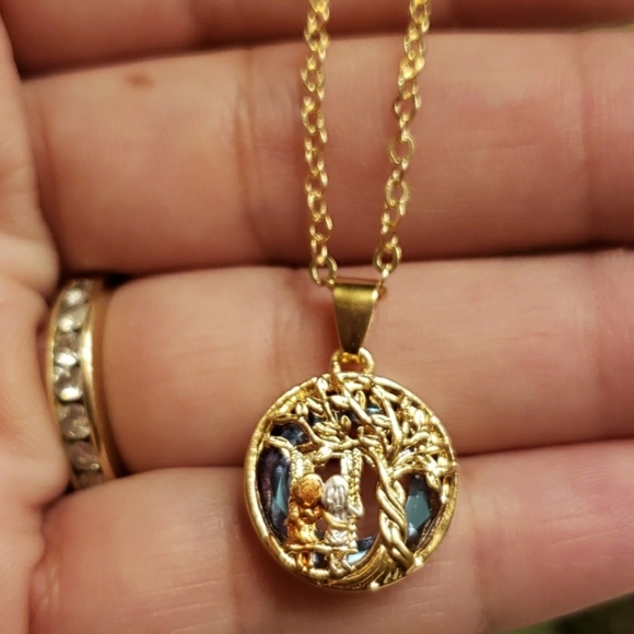 Friends Sisters Tree of Life Pendant Necklace - Picture 8 of 8